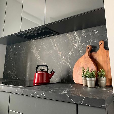 Metro Trocka Apartment ワルシャワ エクステリア 写真