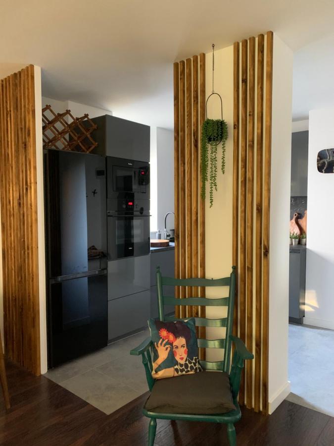 Metro Trocka Apartment ワルシャワ エクステリア 写真