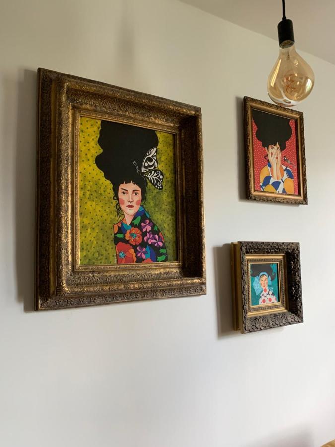 Metro Trocka Apartment ワルシャワ エクステリア 写真