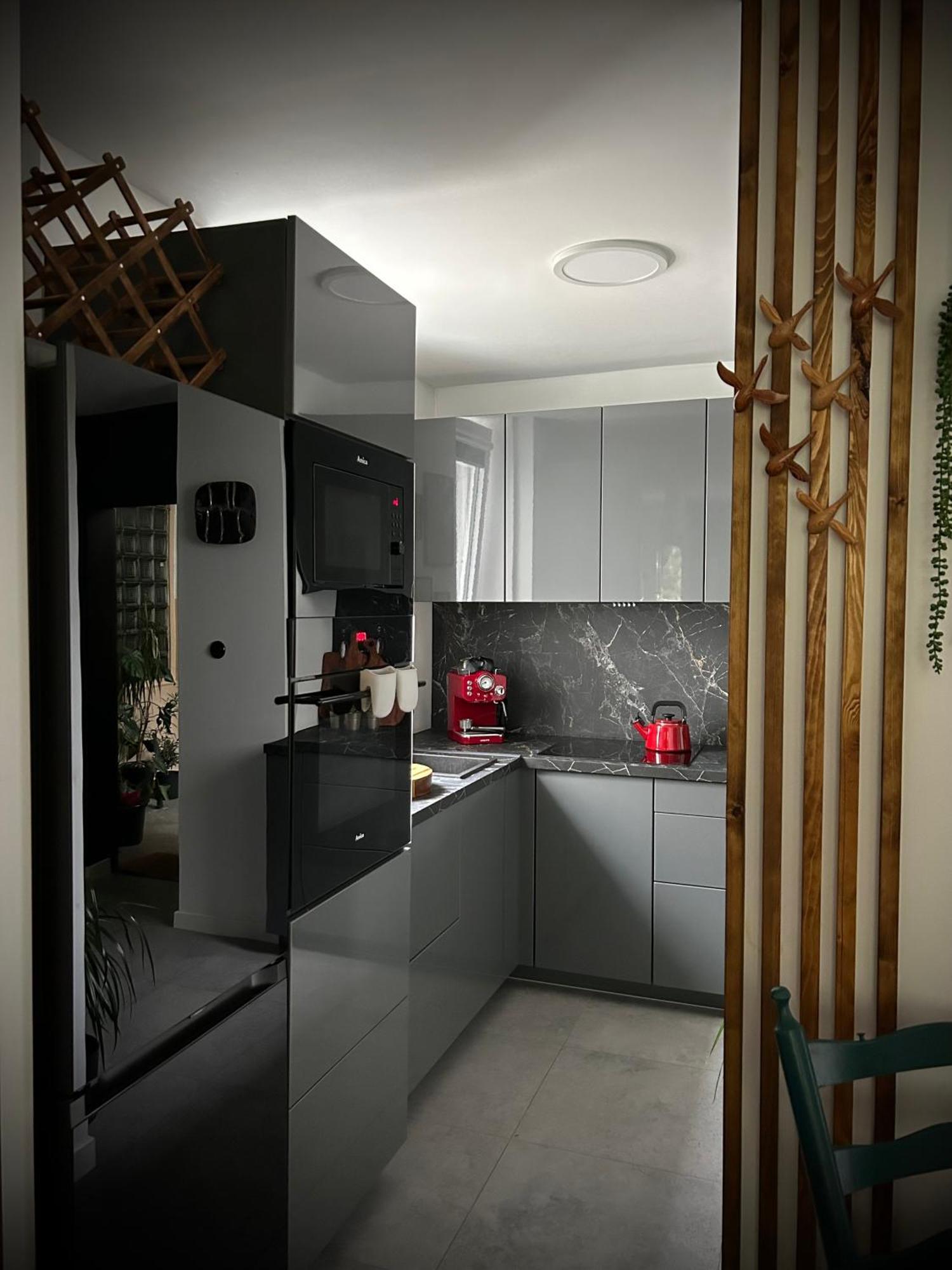 Metro Trocka Apartment ワルシャワ エクステリア 写真
